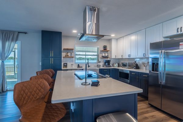 Kitchen island with leather bar stools and lake window